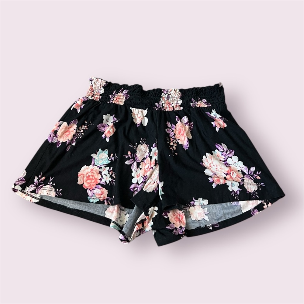 ⚫️NO COMMENT: Junior girl size L, black w/multicolor floral stretchy shorts⚫️